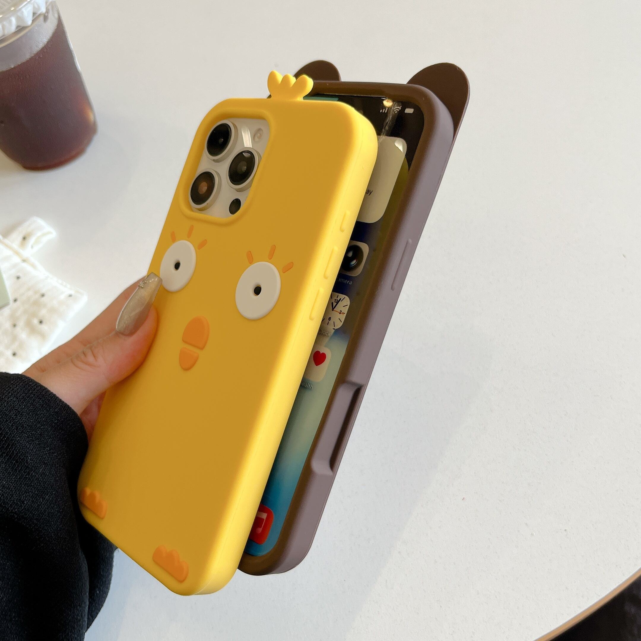 くま＆ニワトリ iPhone18 17 16 15 14 13 ケース シリコン かわいい