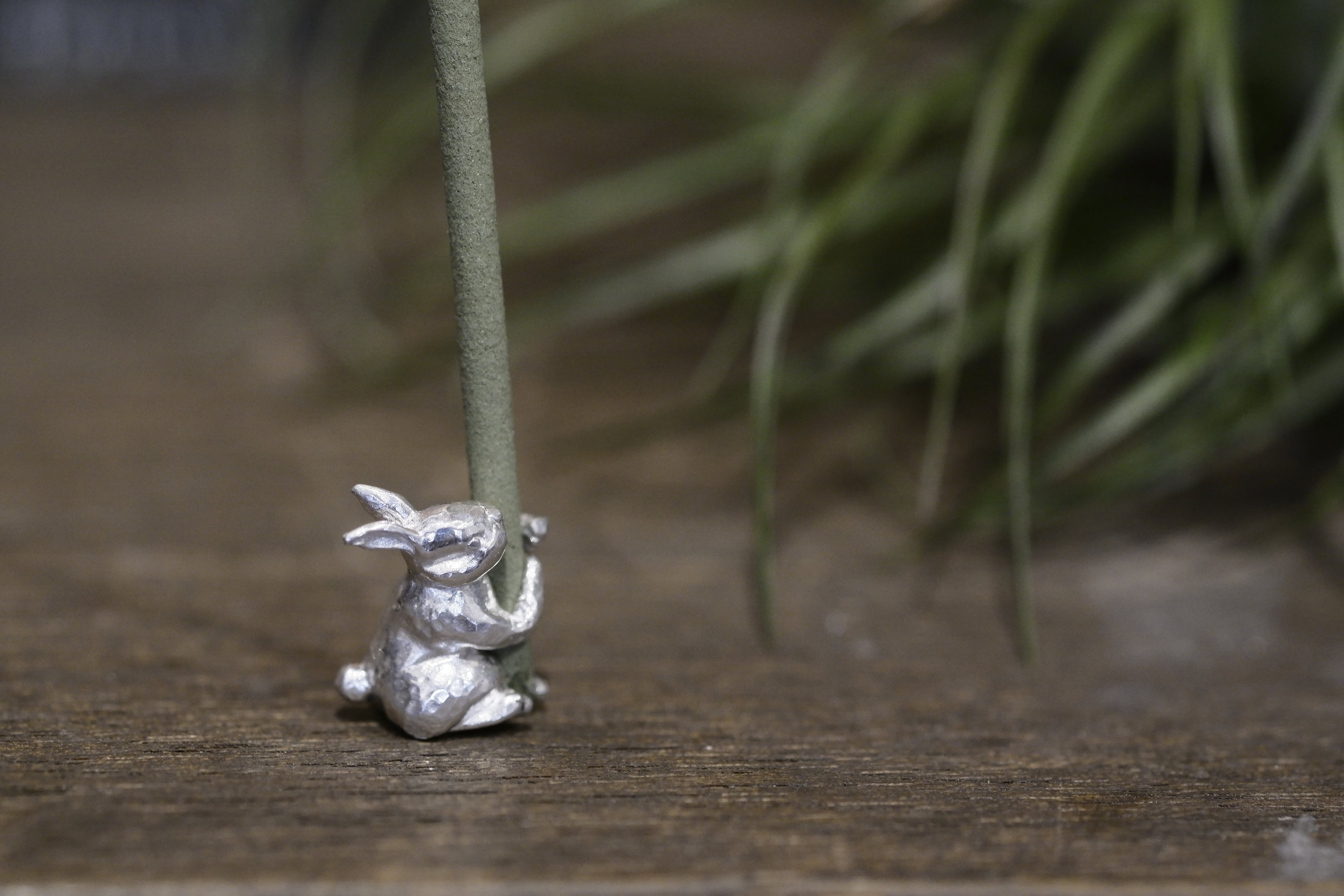 純銀うさぎ香立 「GINOLUA」 | 宗達アートクラフト 純銀うさぎ香立 「GINOLUA」 | 宗達アートクラフト
