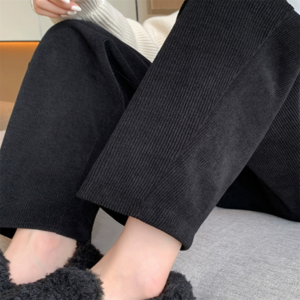 【送料無料】 テーパードパンツ 2色 ボトム ロング ポケット 厚手生地 かわいい 大人可愛い 大人女子 綺麗 シンプル カジュアル 大人 おしゃれ お洒落 こなれ感 ラフ コンサバ 着痩せ レディライク ヘルシー 無地 冬 10代 20代 30代 40代 レディース 女性用 ママ デート お出かけ 女子会 お呼ばれ 休日 お茶会 授業参観 着回し 普段使い ファッション コーデ スタイル 楽ちん あったか 暖かい 体型カバー 定番 デイリーユース 垢抜け 動きやすい アイボリー ベージュ ブラック