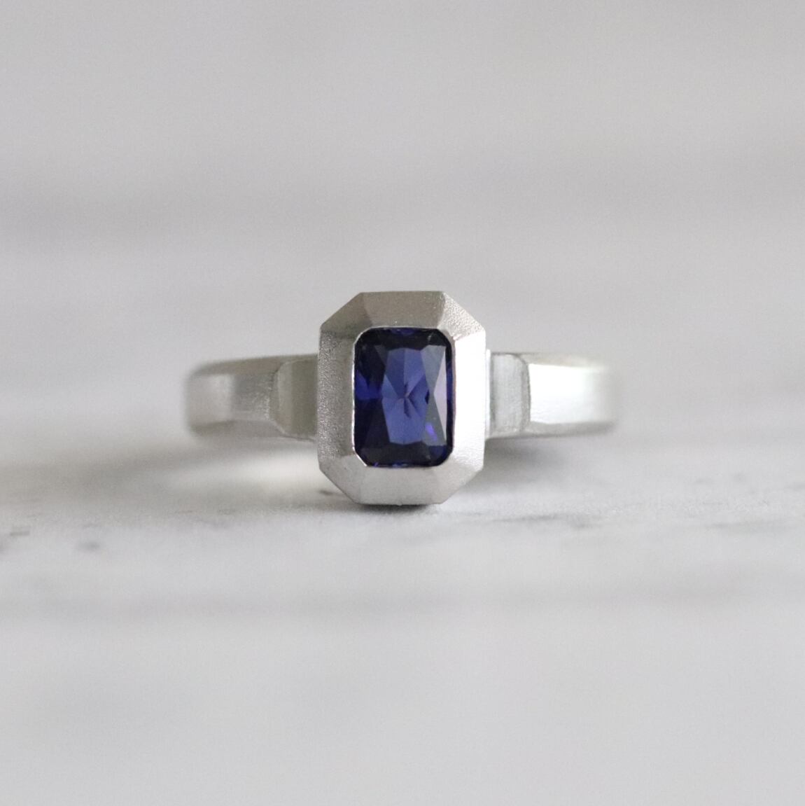 【婚約指輪】サファイア_6×4_Pt900