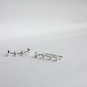 twist motif ear cuff