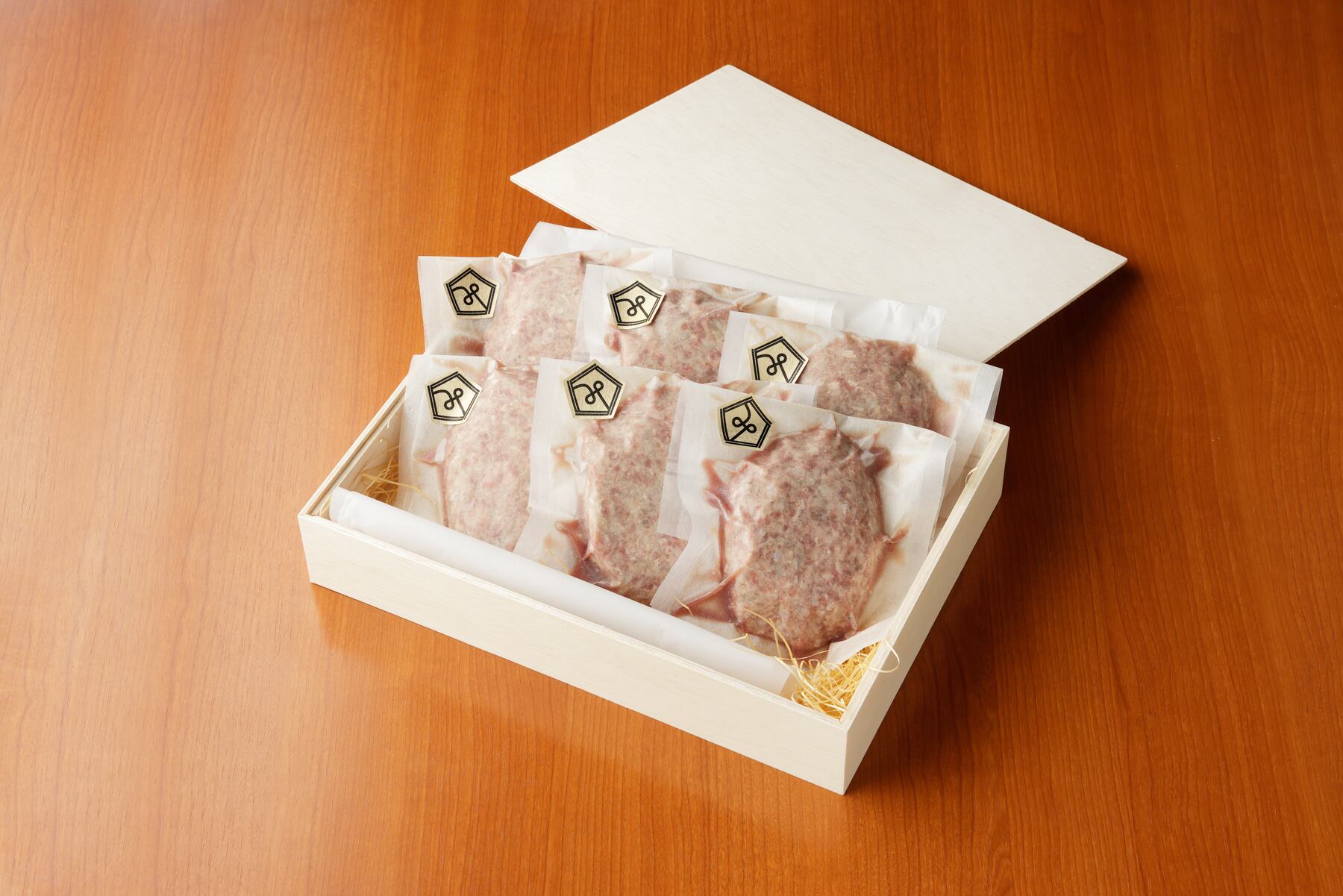 朝挽き黒毛和牛100％の牛つくねハンバーグ 6個入りセット（化粧箱入り）