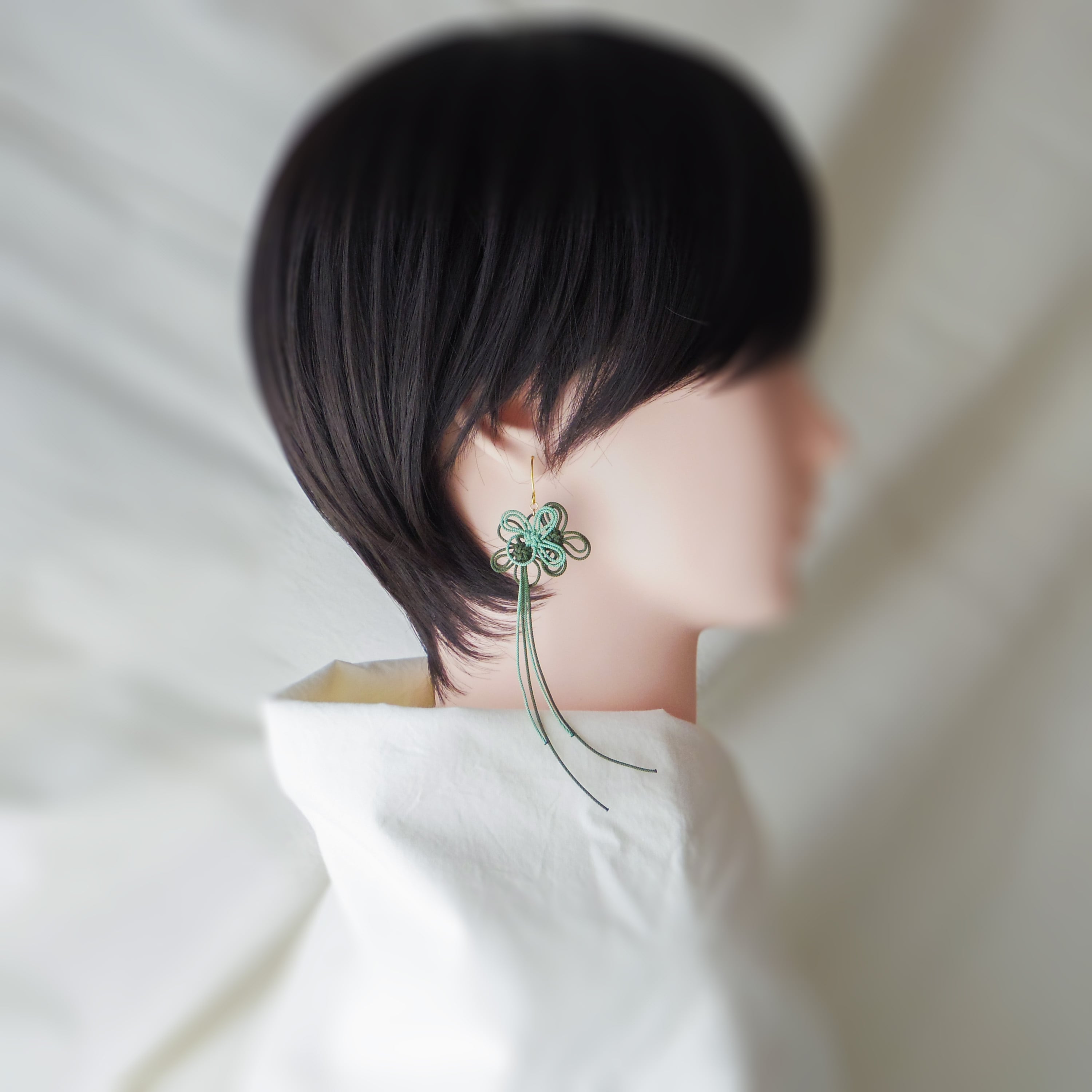 飾り結びピアス「みつ、みず、見つ」(深緑×淡緑) | 浴衣・着物に軽量快適。日常使いにも。