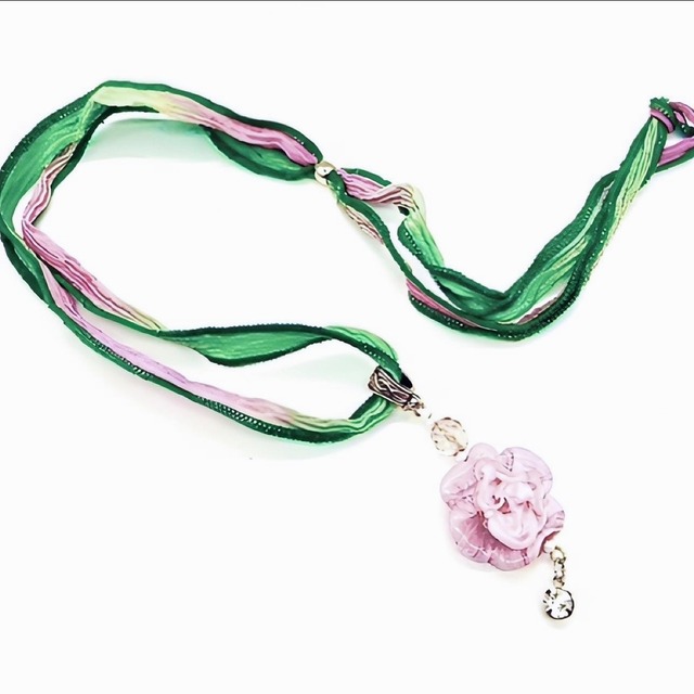 ローズヌーヴォーピンクネックレス