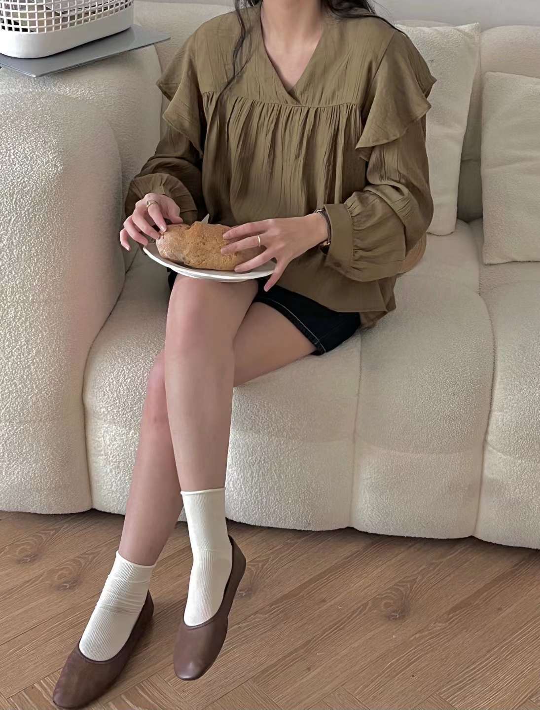 フリルVネックブラウス　AJ2085-2307