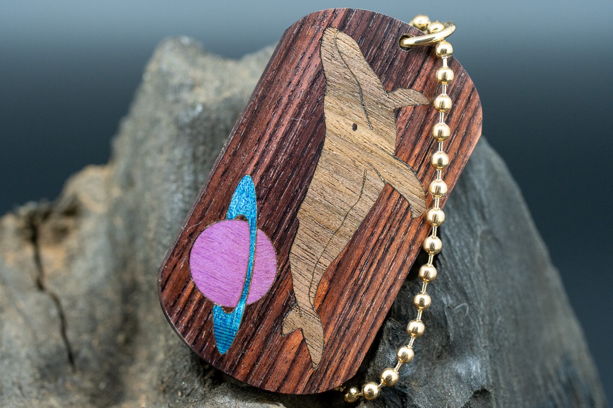 【王室御用達 】 キングウッド ドッグタグ 象嵌 勇魚と惑星