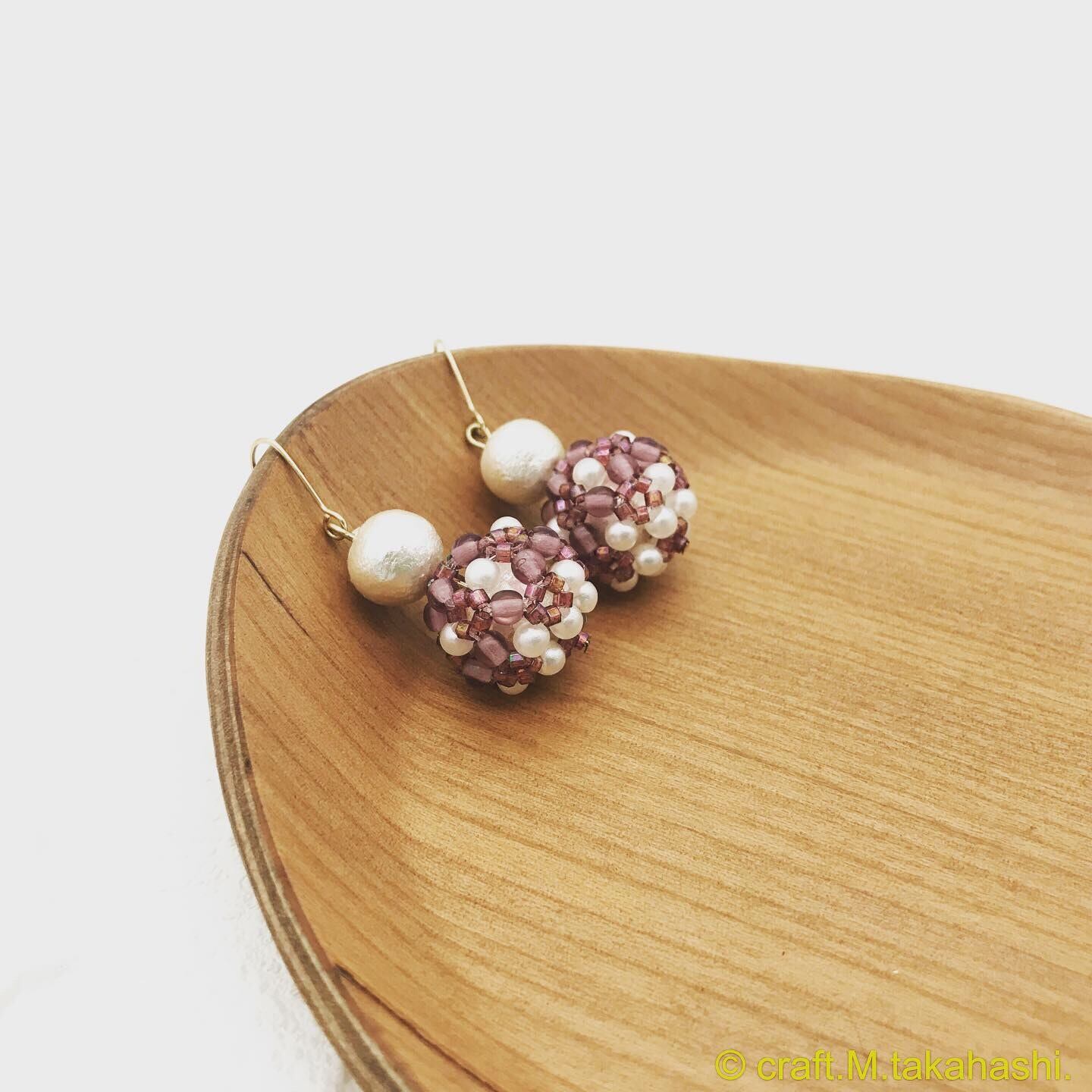 0040:ダークガーネットとコットンパールのピアス