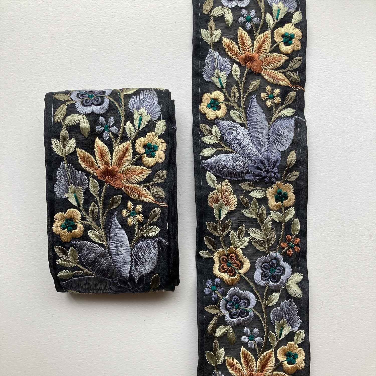 モクレン風刺繍黒地オーガンジーリボン（1mカット） | Dua-アクセサリーパーツショップ