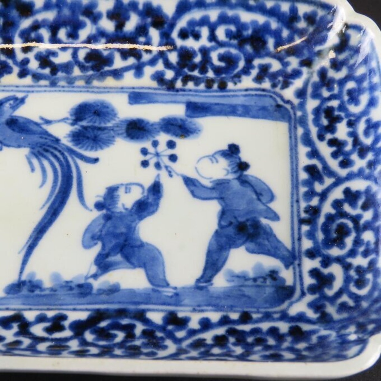 江戸時代末期 古伊万里 錦手 唐獅子牡丹に染付市松文様 唐草文様