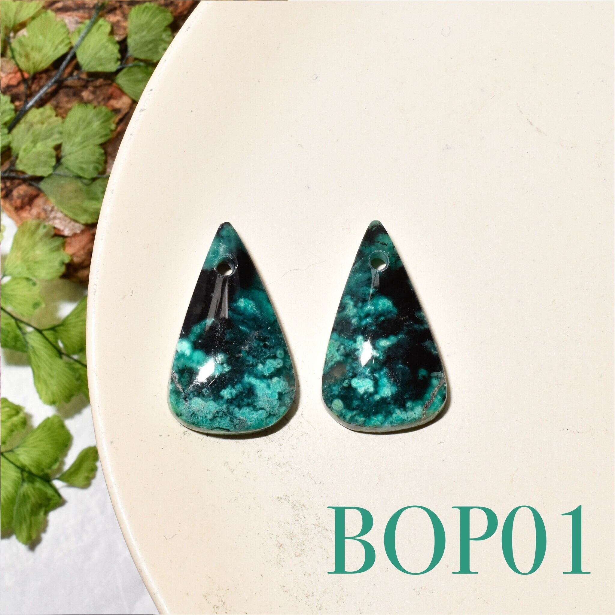 ブルーオパール 穴あき ペアルース インドネシア産 BOP01