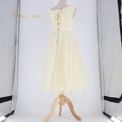 ドレス ワンピース 結婚式 二次会 演奏会 発表会 ピアノ パーティドレス ホワイト系 花柄 レース ノースリーブ ステージ衣装 カラオケ 温かみ アイボリー 洗練 存在感 フェミニン フォーマル ゆったり おしゃれ エレガント 結婚式用 パーティー用 かわいい おすすめ お出かけ 体型カバー アシンメトリー 可愛い装飾 謝恩会 学校行事 二次会服 ロマンティック 女子会