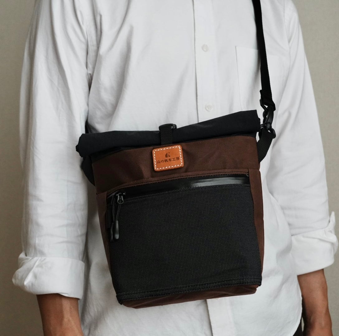 NOBISHIRO サコッシュ / Brown (帆布/チェストバッグ/登山) | 山の帆布工房