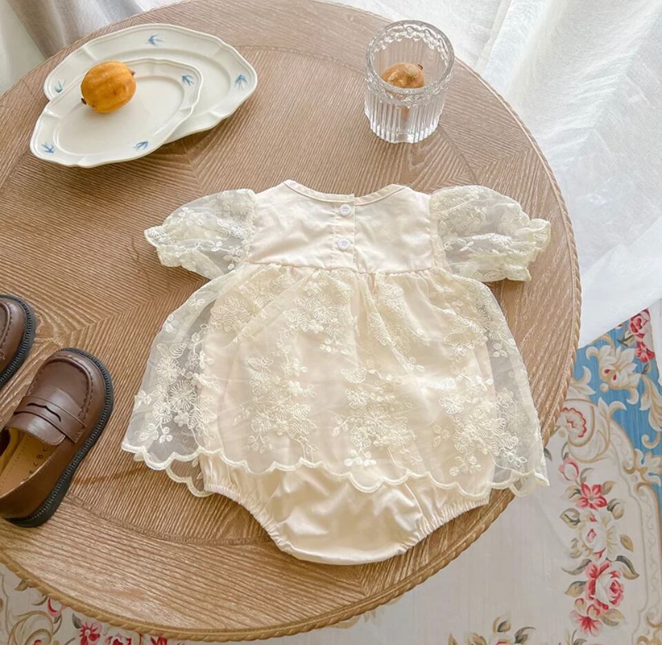 レースロンパース……..海外子供服 ベビー 女の子 ホワイト ナチュラル プチプラ