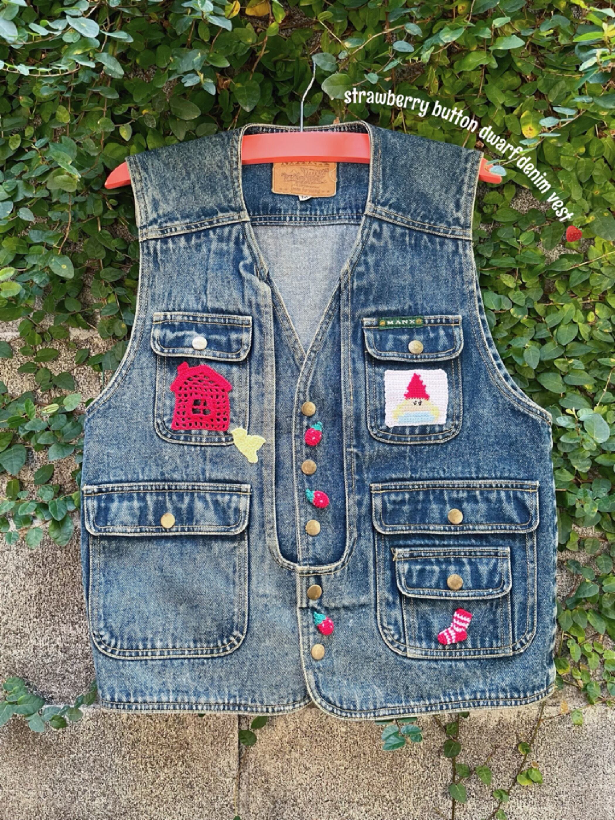 remake ✂︎ strawberry button denim vest