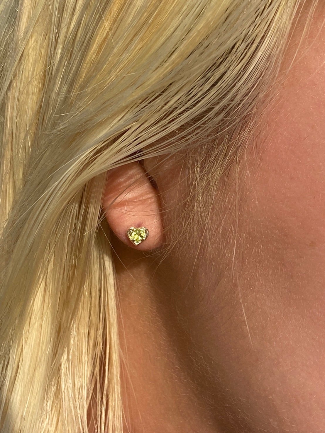 bone HEART straight stone earring silver925 ペリドット 18G bone HEART straight stone earring silver925 ペリドット 18G