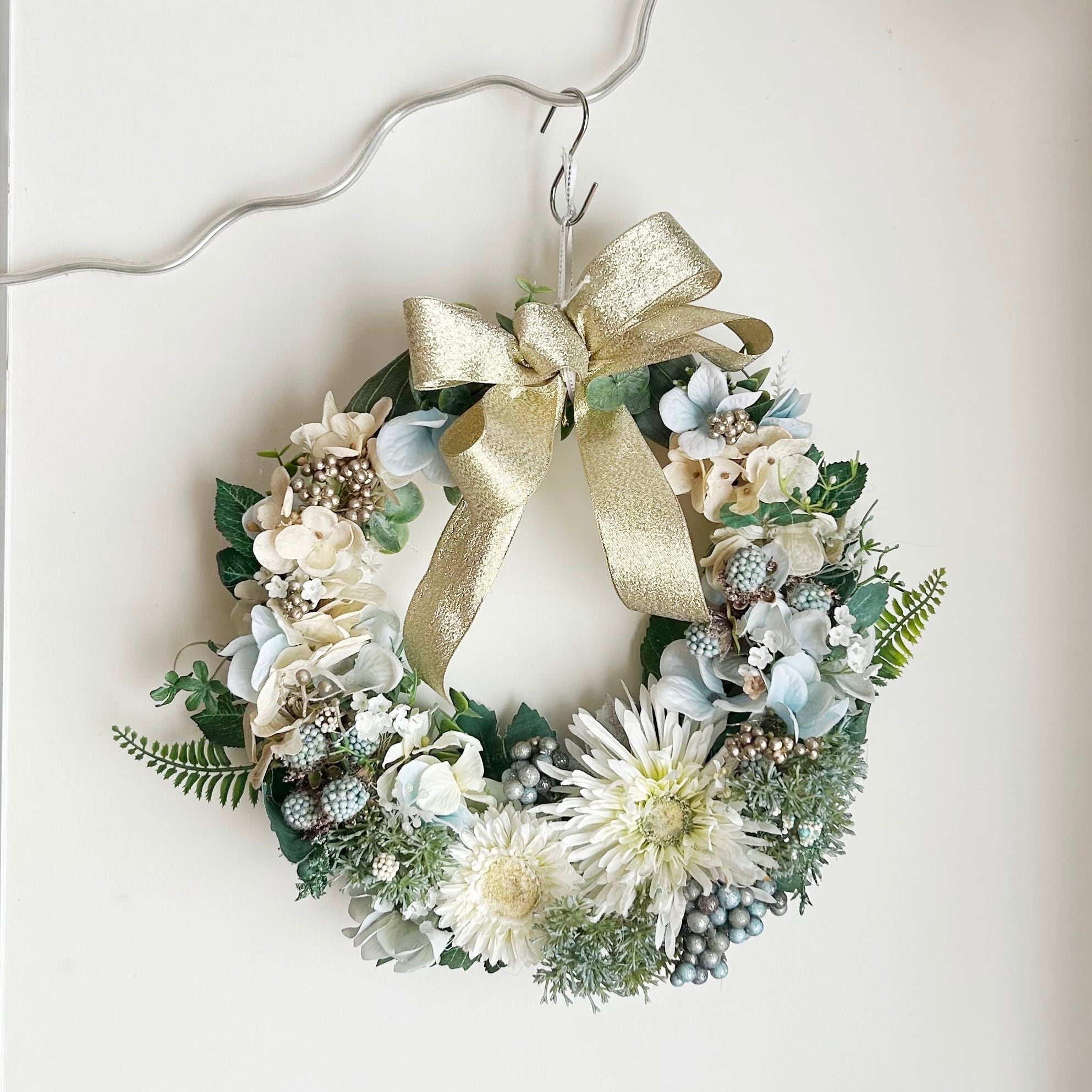 ガーベラがステキな爽やかなクリスマスリース | フラワーデザイン Amuse