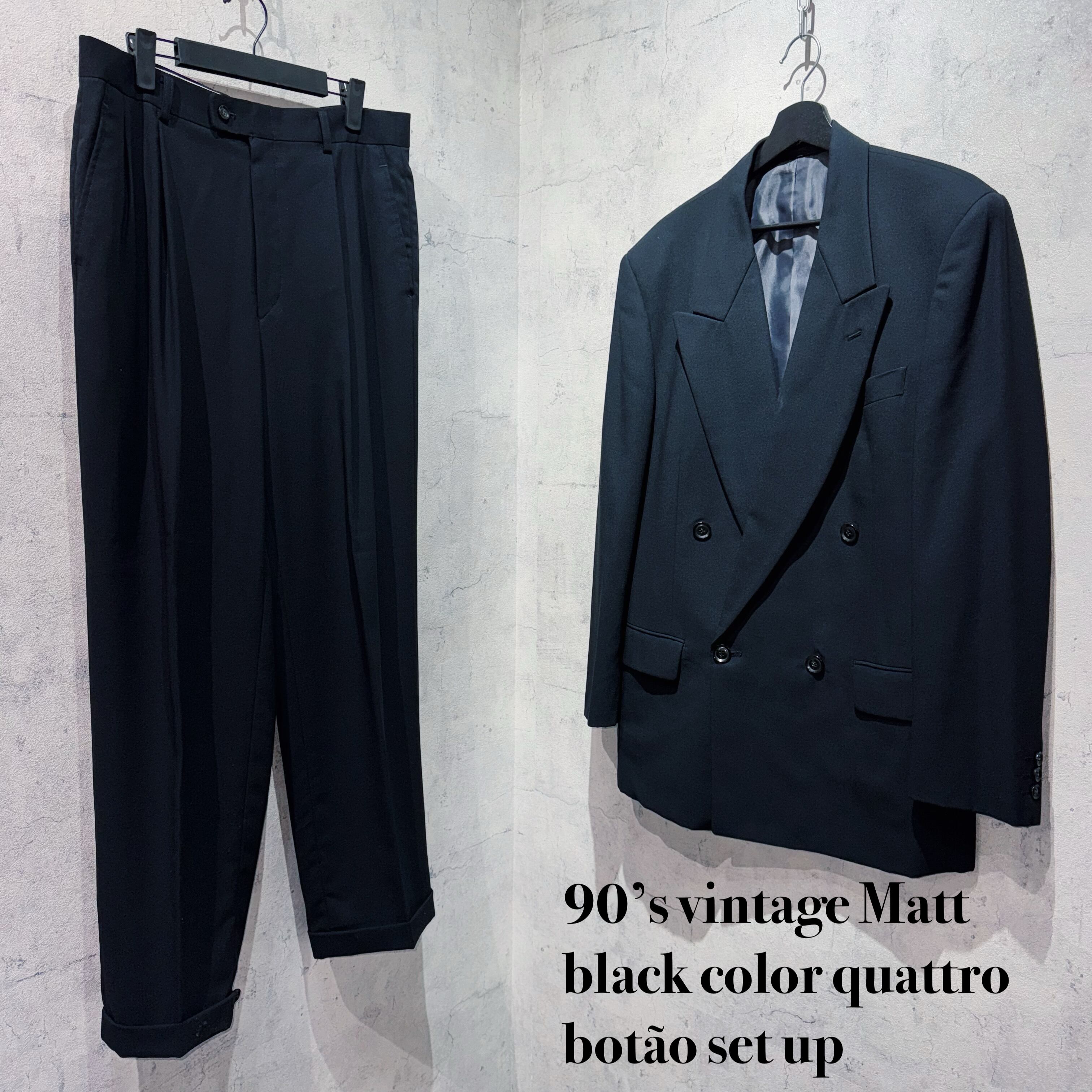 90’s vintage Matt black color quattro botão set up