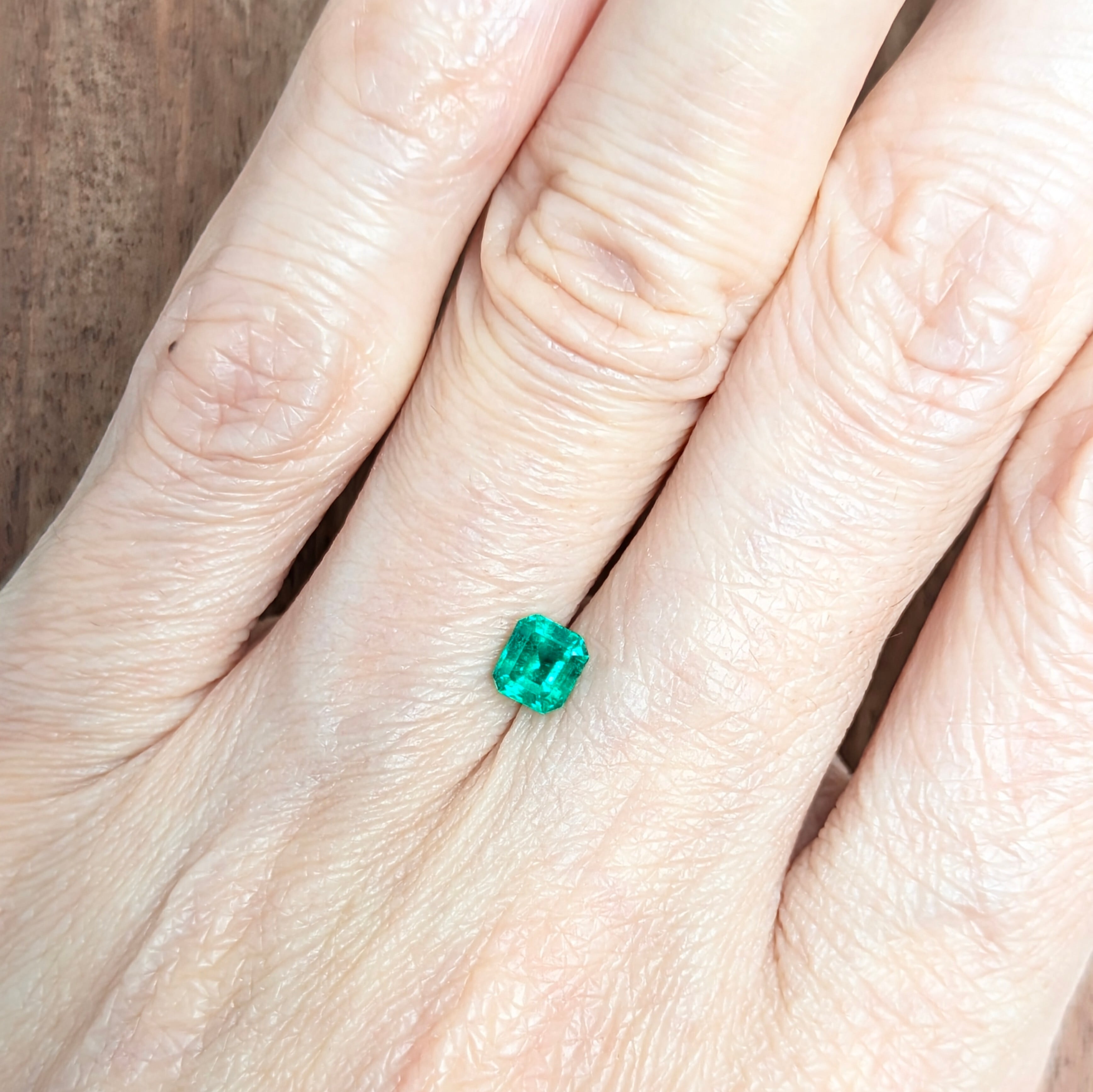 エメラルドルース コロンビア産【0.40ct】 PRO208894 | Gem's Subculture エメラルドルース コロンビア産【0.40ct】 PRO208894 | Gem's Subculture