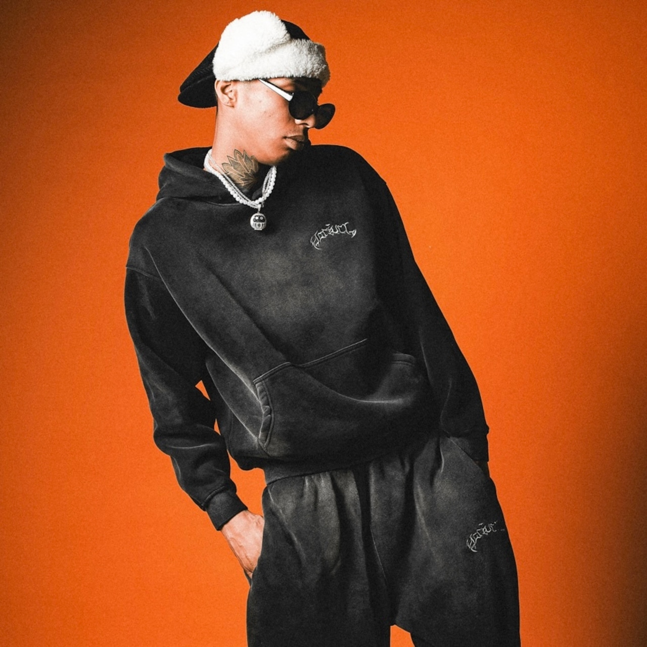 OG SMALL LOGO PIGMENT HOODIE