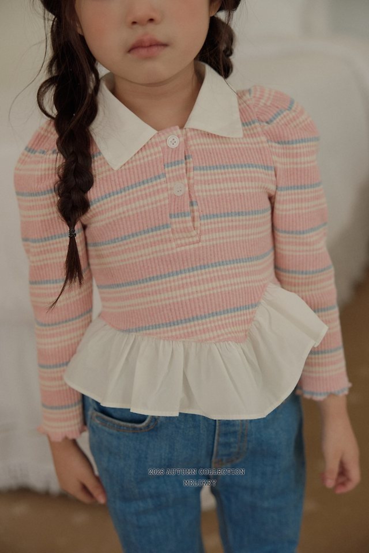 韓国子供服 / 26Autumn / 〖取寄〗Melikey / 斜めフリルカラーTシャツ / 女子服 *XS~JM*