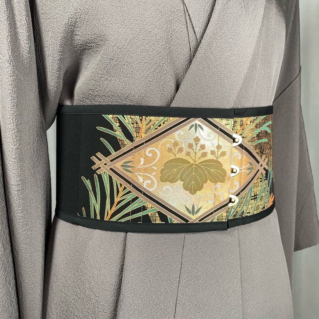 コルセット帯（五三の桐紋・黒留袖より制作）Corset Obi(Paulownia 