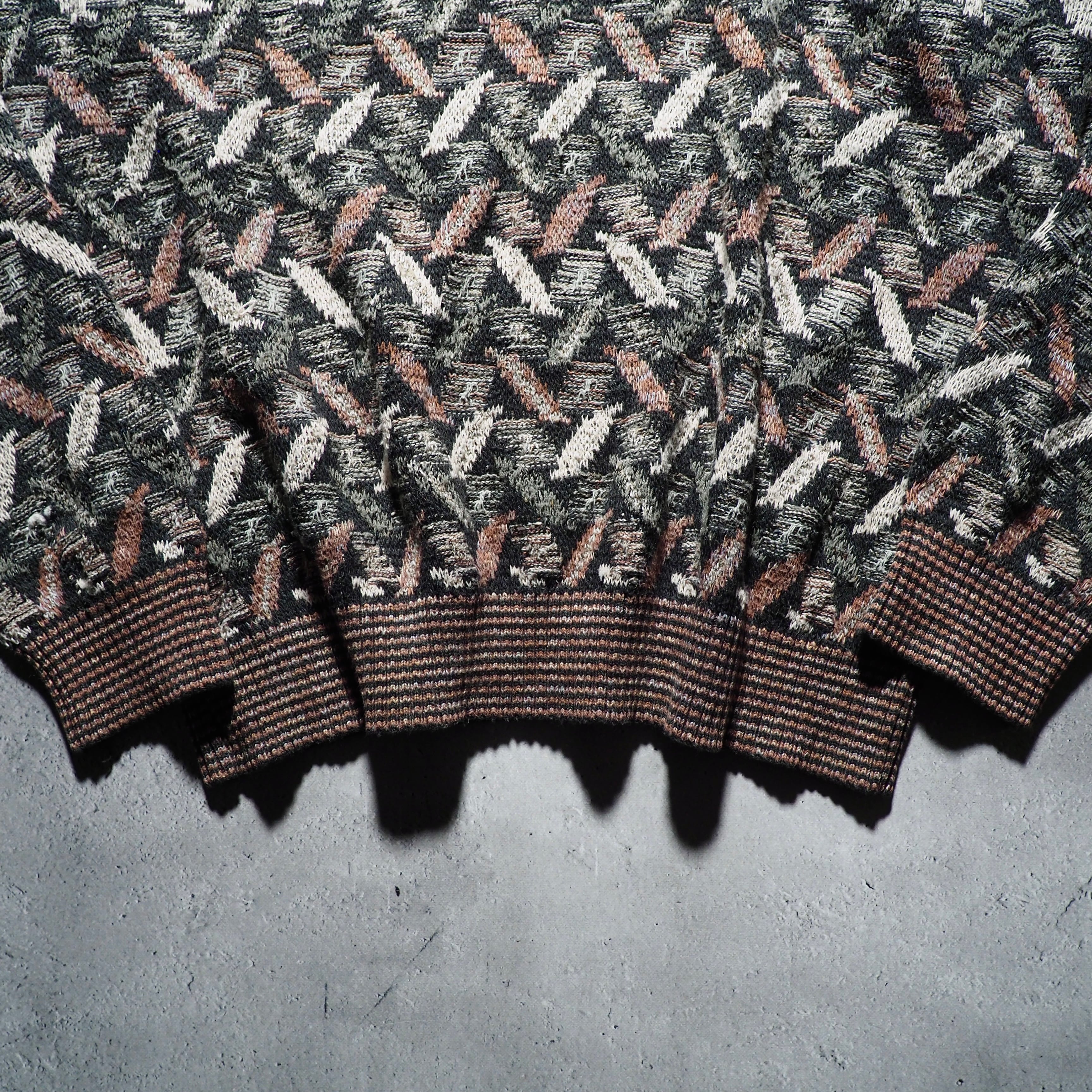 1990s ” Made in USA ” Fallen leaves embbossed vintage loose knit