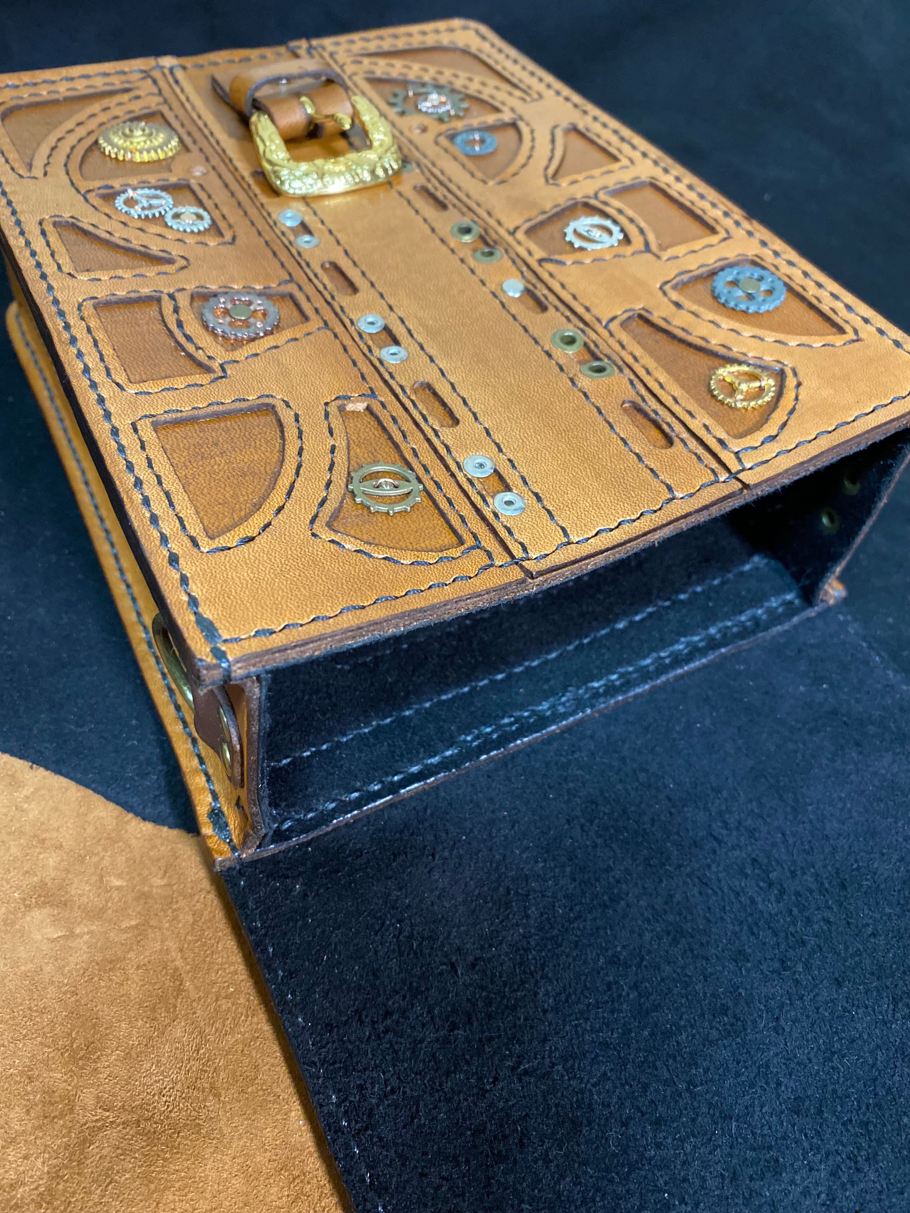 スチームパンク風レザーポーチ | Leather works Machina(マキナ)