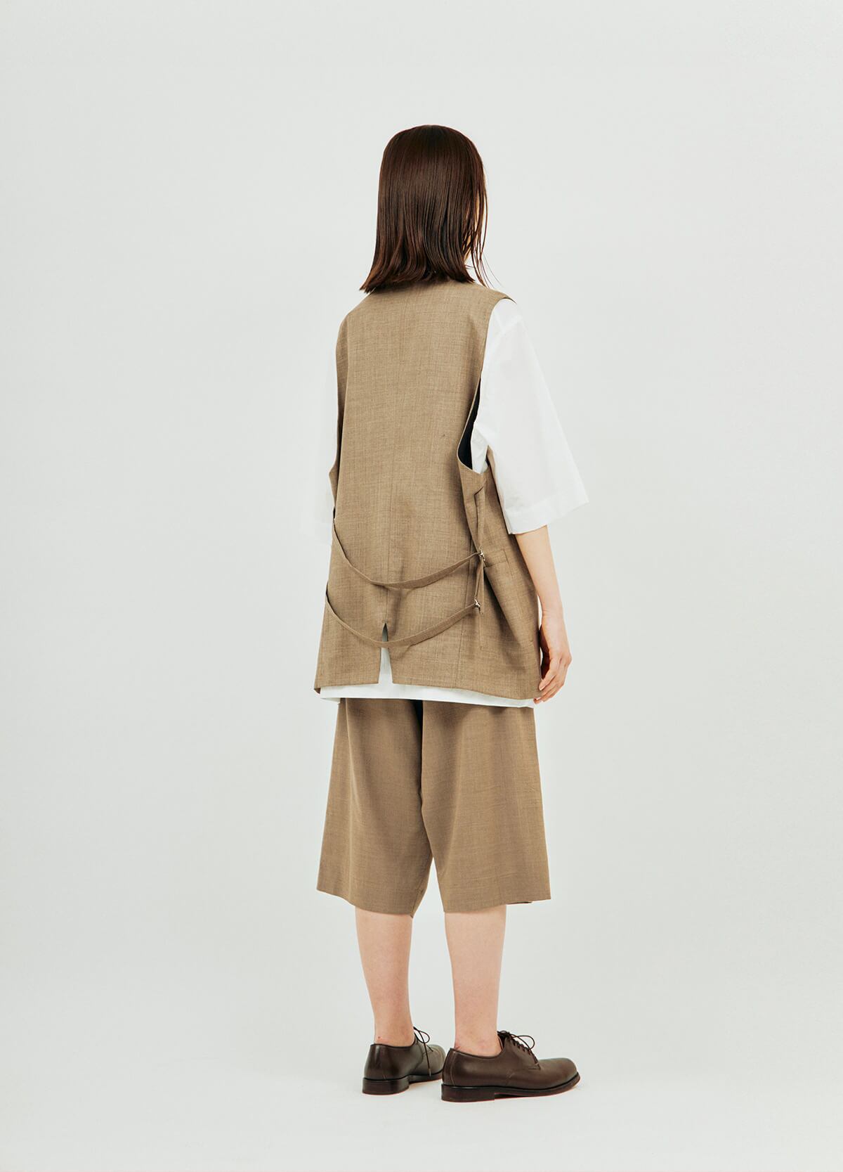 OVER SILHOUETTE GILET (BROWN)