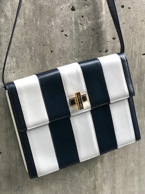 CELINE セリーヌ　ターンロック　ロゴ　レザー　ストライプ　バイカラー　クラッチ　ショルダーバッグ 　ブラック×ホワイト　vintage　ヴィンテージ　オールドセリーヌ　vw6sjn