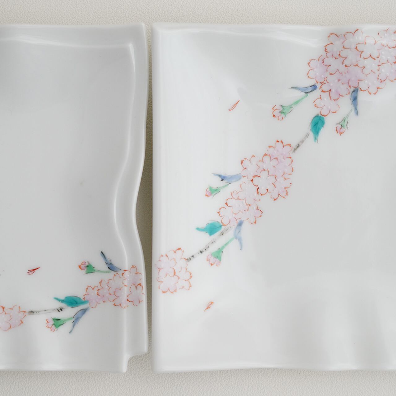 彩磁桜花文平皿 五枚組 (未使用 新品同様) 工芸品