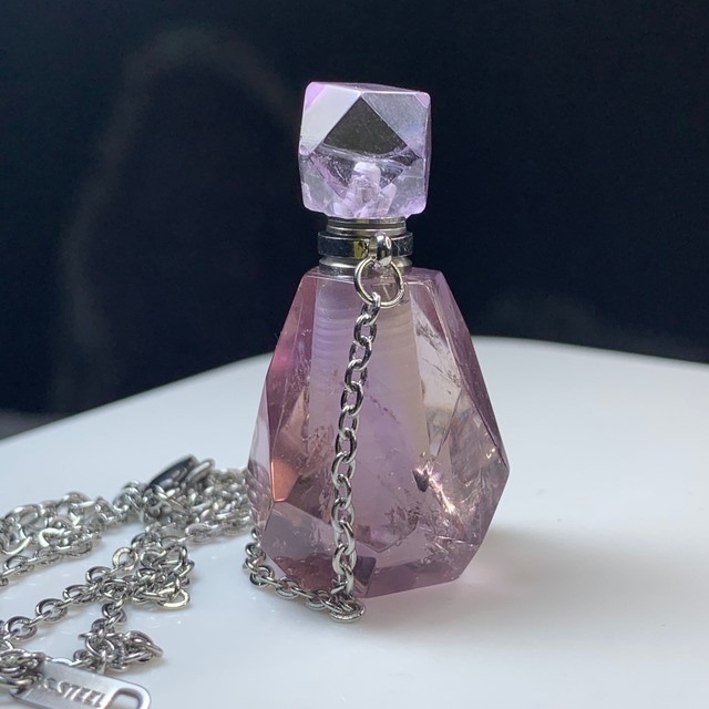 3.可愛いほんのりアメトリン・ミニ香水瓶