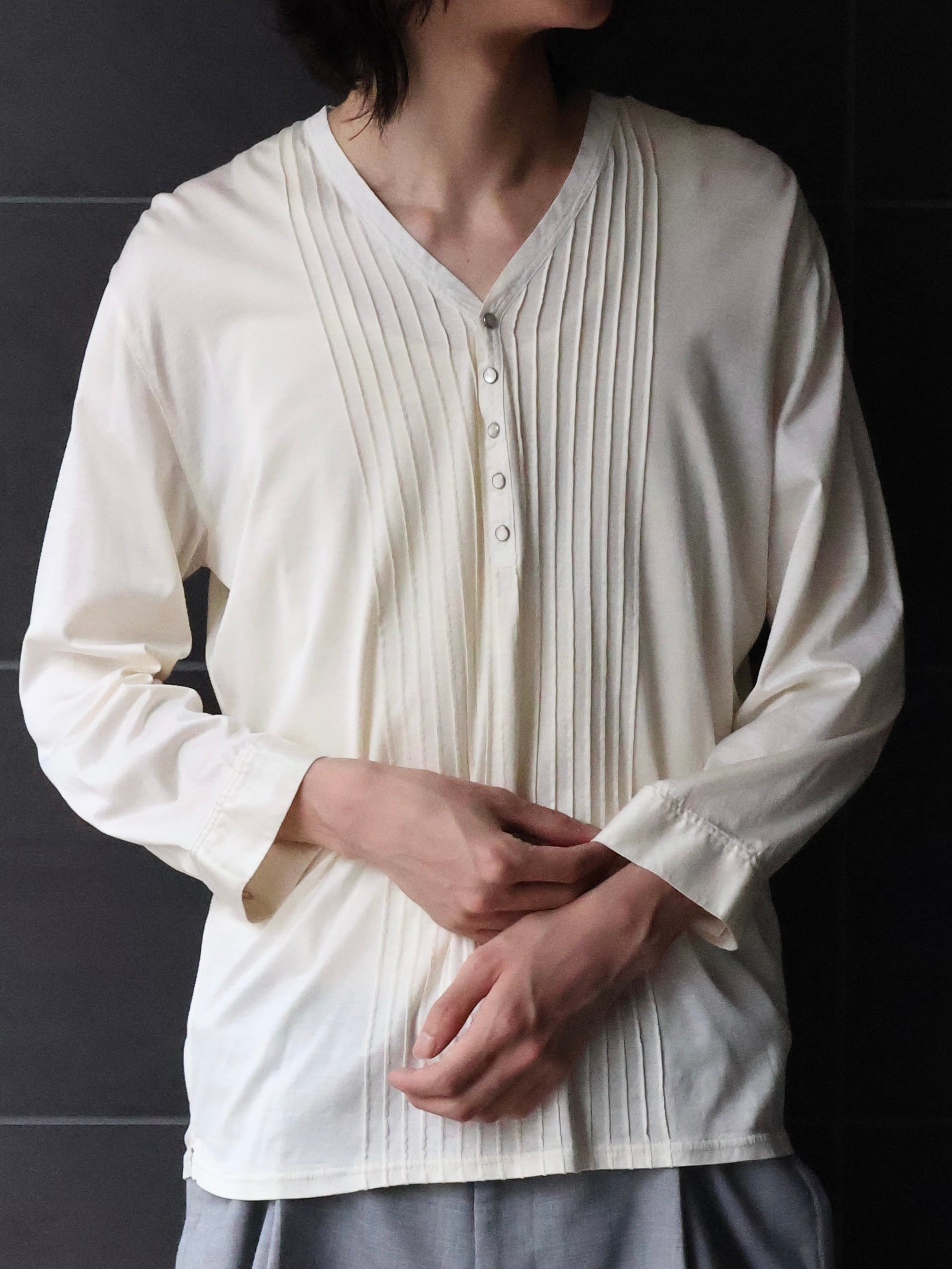 5351 pour les homme】pin tuck design V neck top | blendmarket