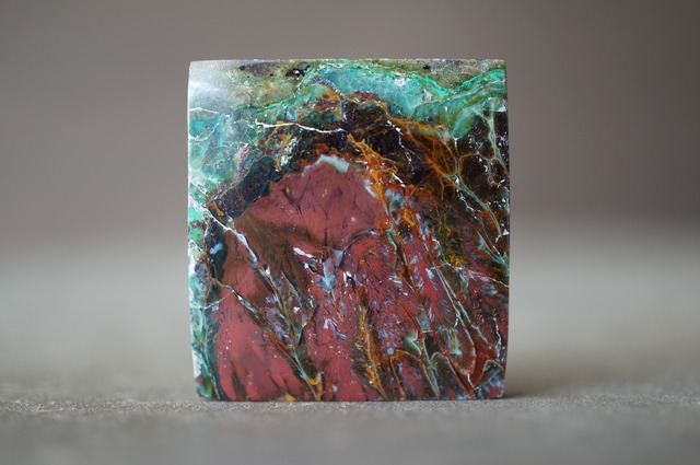 インドネシア産珪化木/クリソコラ/自然銅 Petrified Wood with Blue Opal and Native Copper 2035