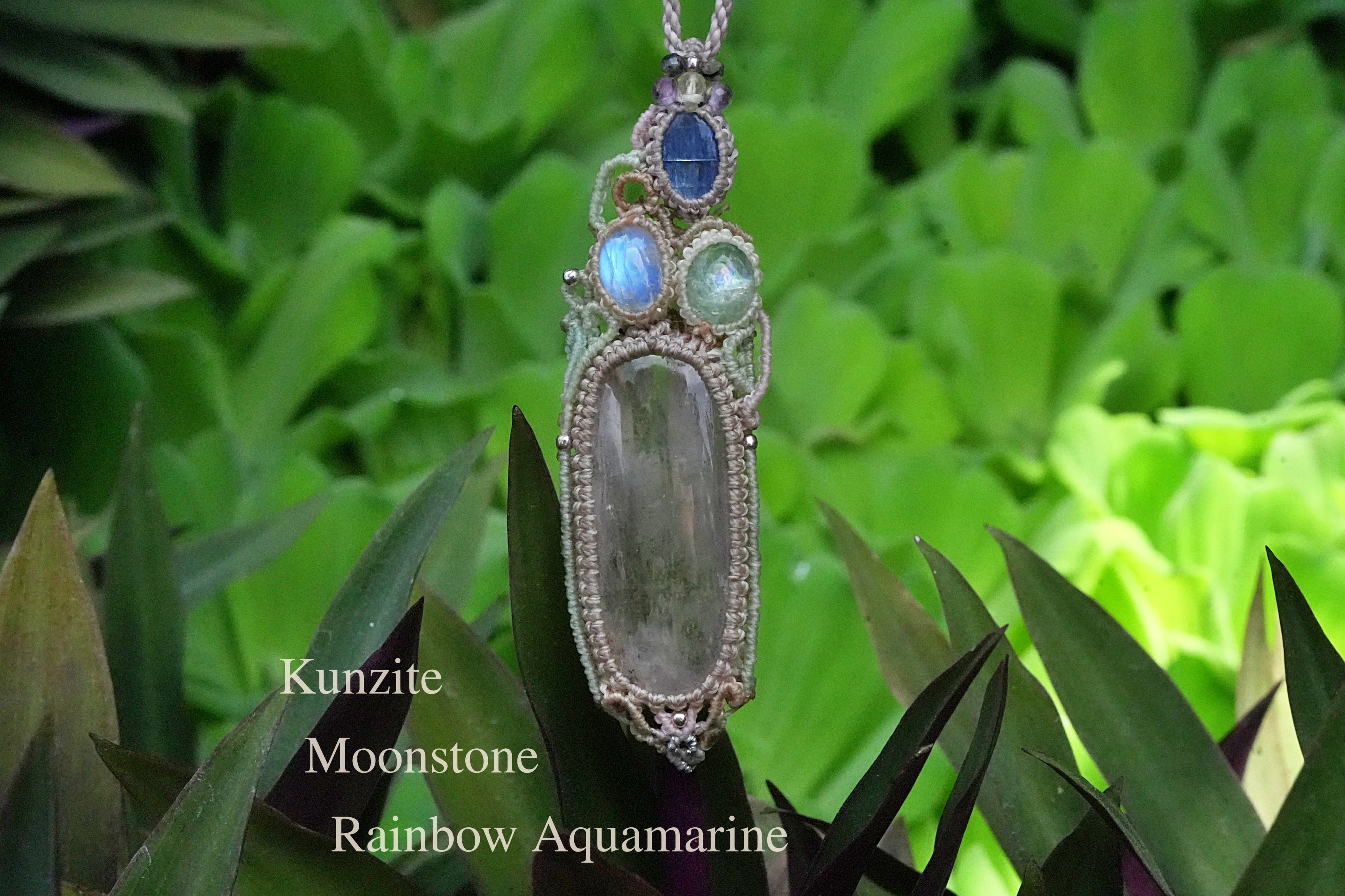 夢のしゃぼん玉★Aquamarine Kunzite Moonstone マクラメネックレス2609