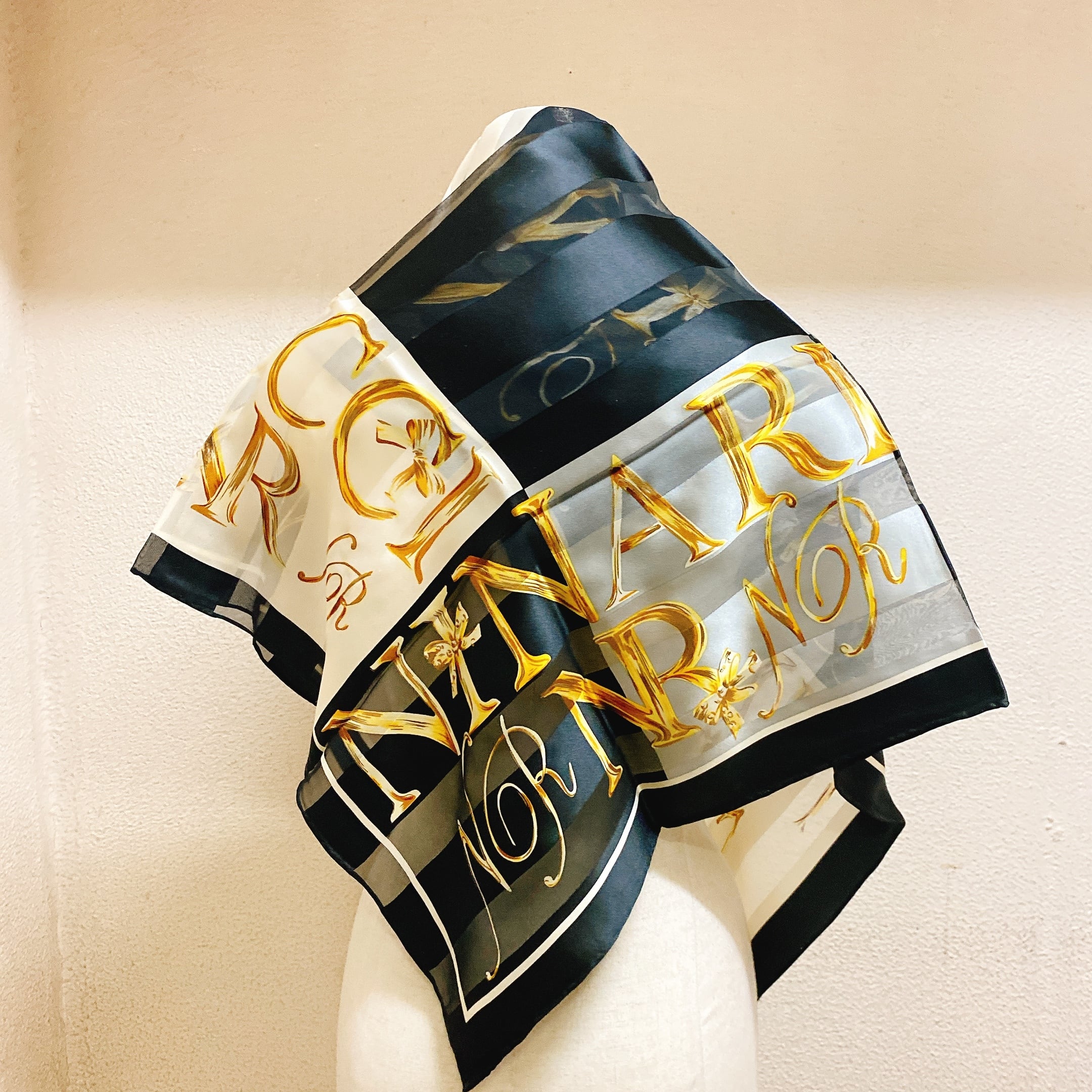ニナリッチ スカーフ グレー 黒 シルク Nina Ricci 未使用品 美品 | UTA