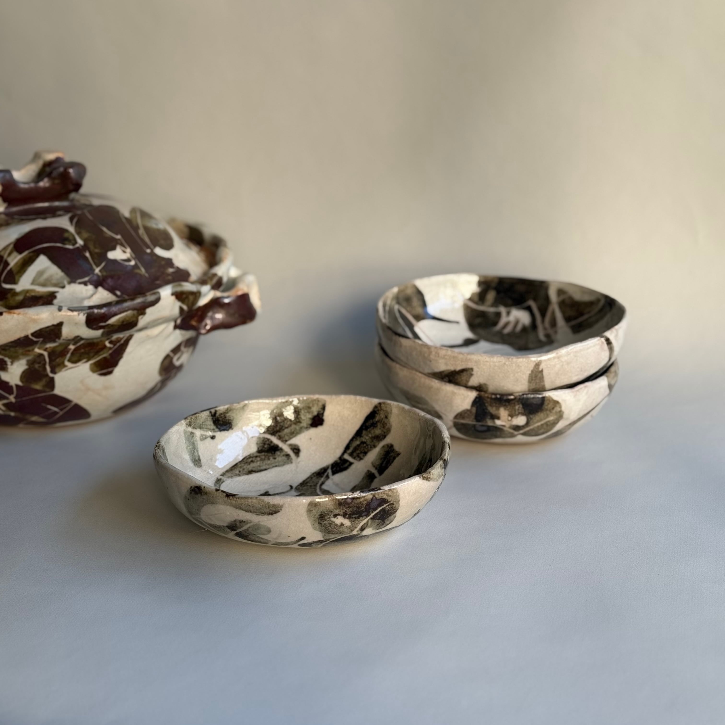 伊集院真理子 楕円取り鉢(小) 鉄椿 | gallery 一白