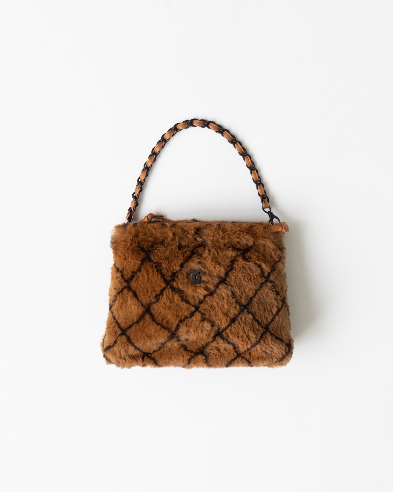 〈CHANEL〉Matelasse Chaine Bag