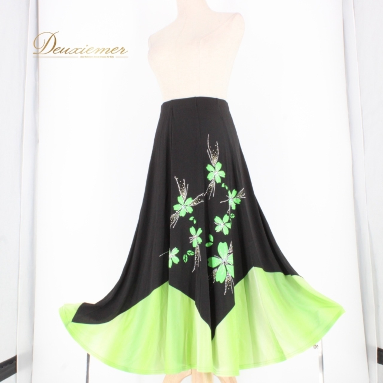 社交ダンス 衣装 スタンダード スカート レッスンウェア レディース 黒 黄緑 グリーン系 ラインストーン 花柄 ブラック系 練習着 フェミニン ブラック系 スカート レディース用 フレアスカート 練習用ダンス衣装 ラインストーン装飾 伸縮性あり スタイリッシュ カジュアル 舞台衣装 ダンス練習着 フェミニンスタイル おしゃれ クラシックダンス ダンス用ウェア 花 motif フラワーデザイン