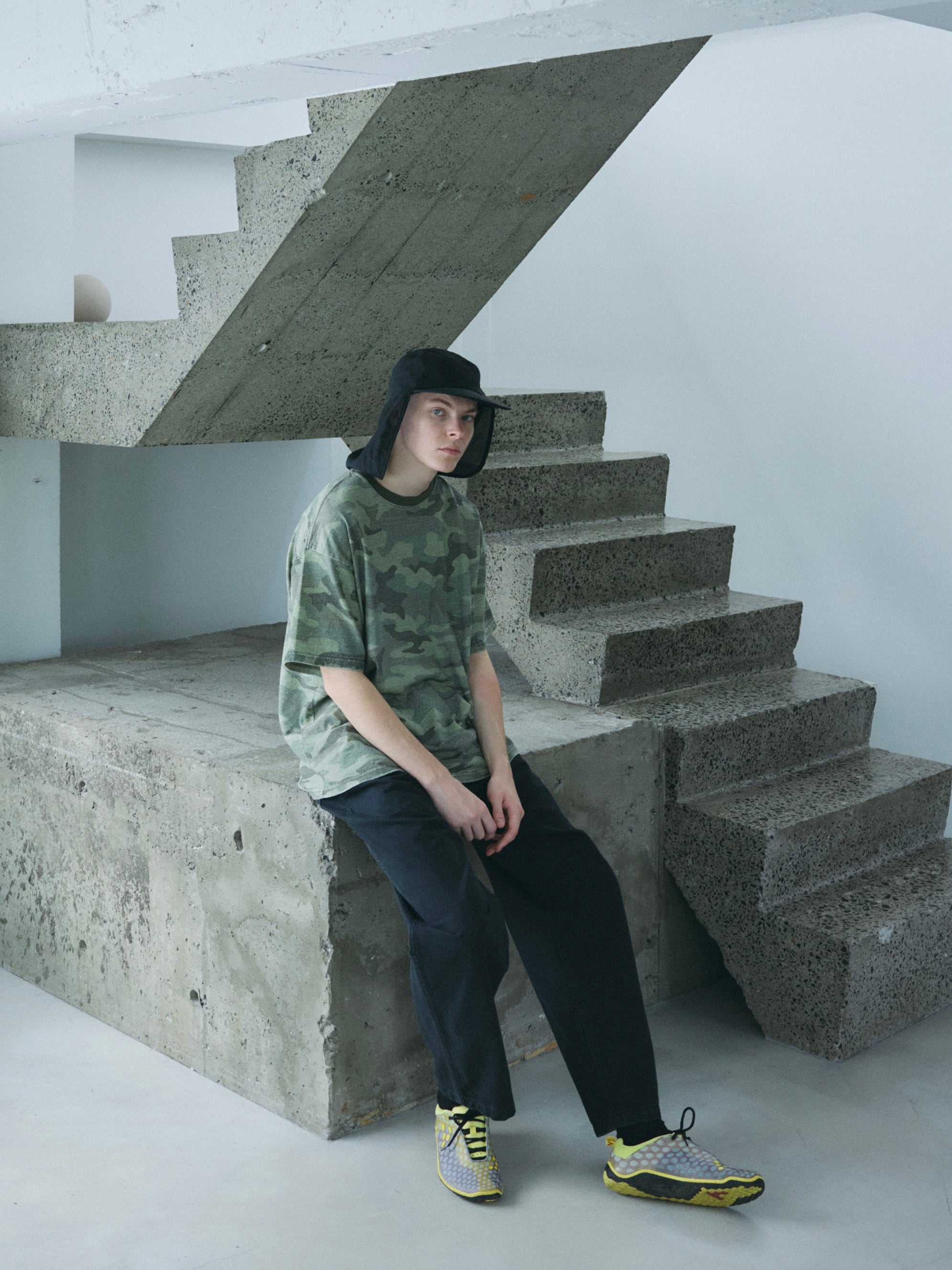 COMFORTABLE REASON / SURFACE DYED DENIM - BLACK | DEXIM
