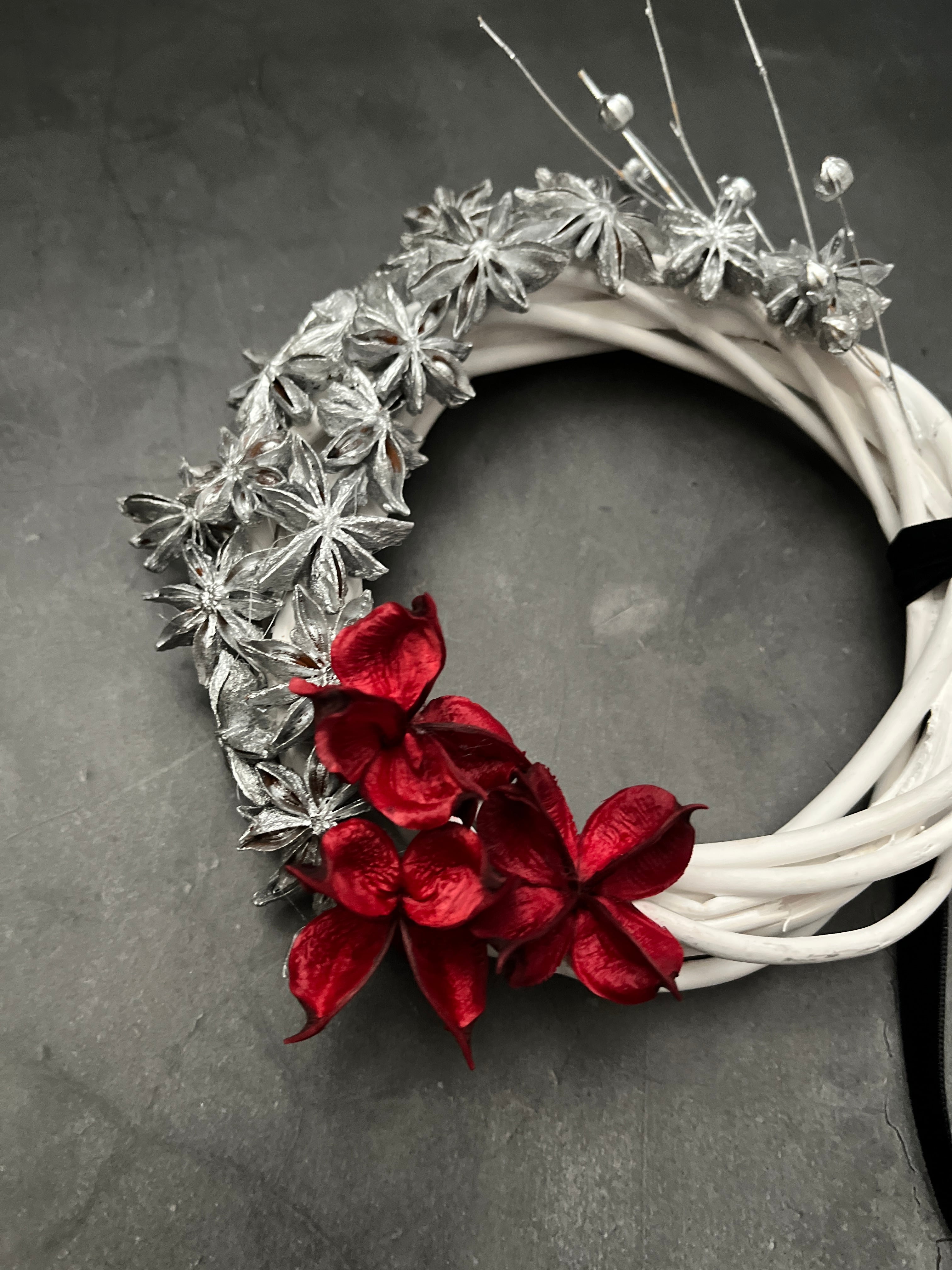 フヨウの実とスターアニスのホワイトリース mutable star anise wreath