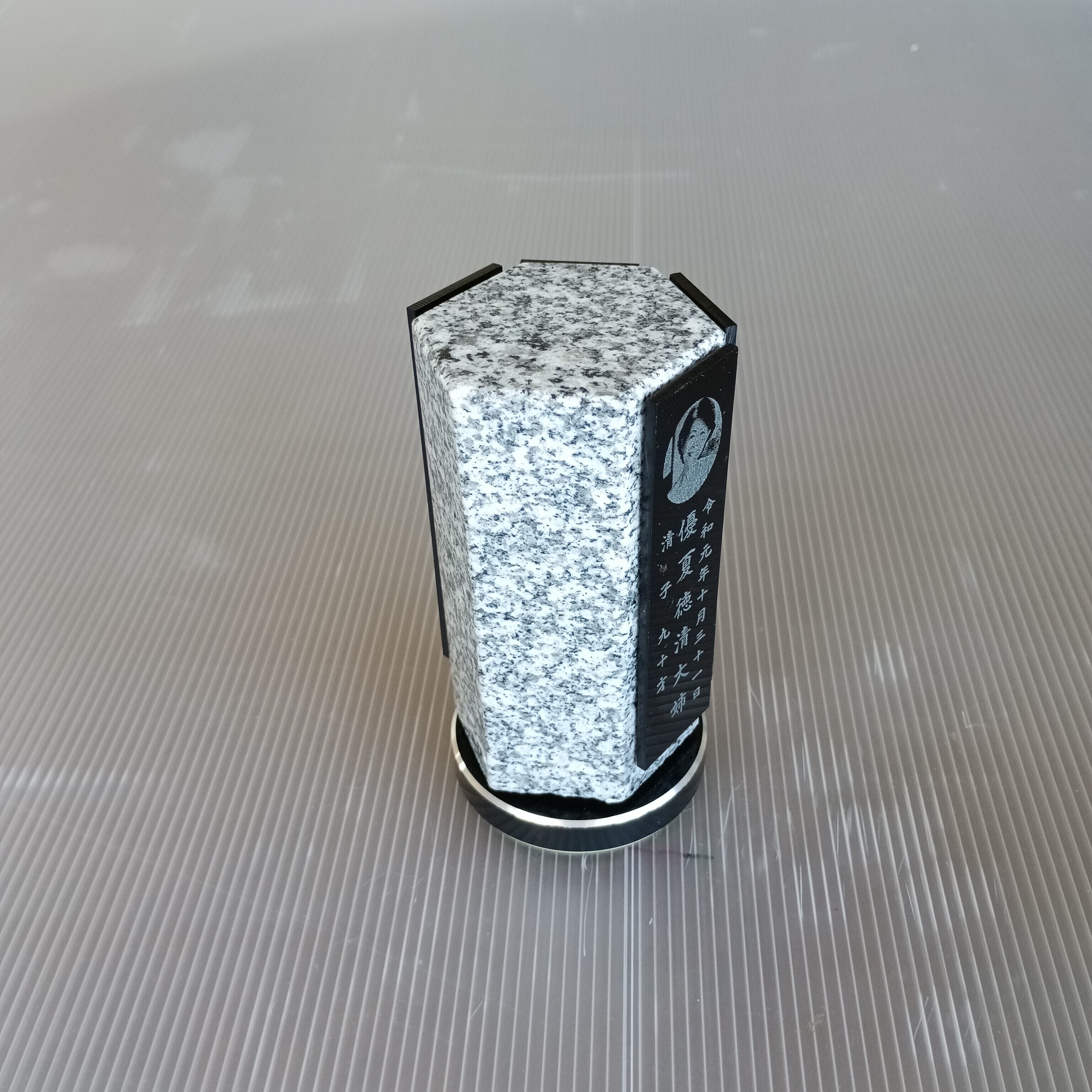 回転位牌　６人用悠想天回　6R60A白　４名様分