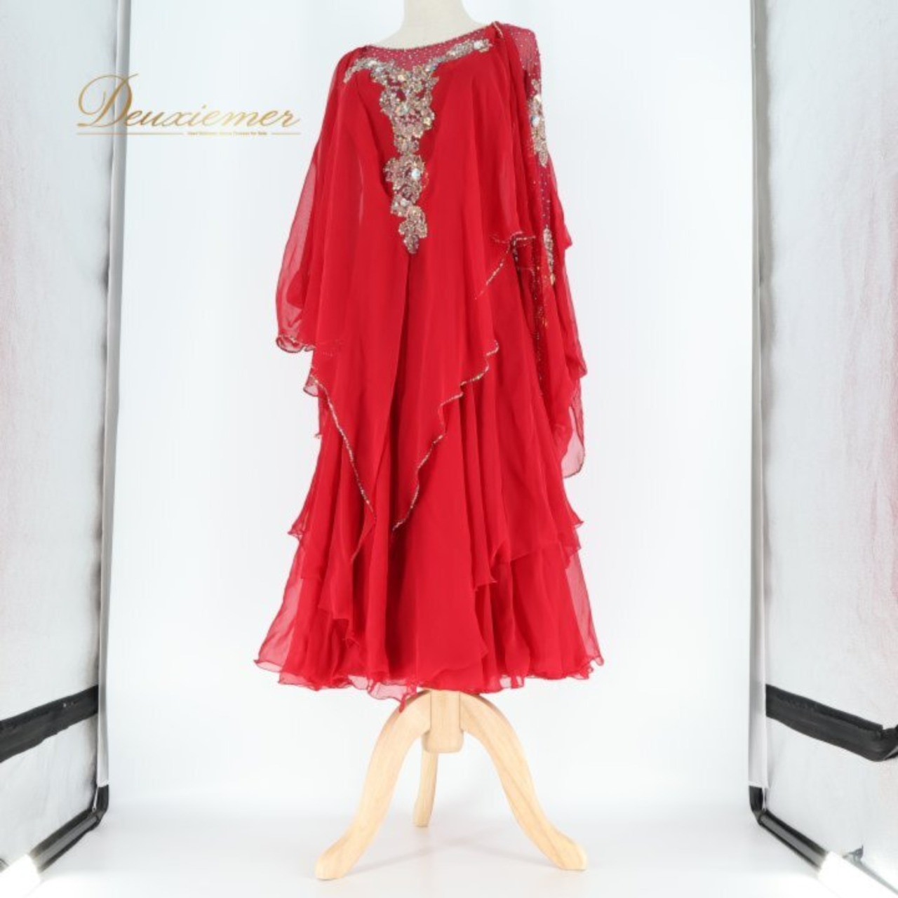 社交ダンス 衣装 スタンダードドレス ワンピース ドレス レッド系 シルバー系 赤 フロート レース デモ 競技 ダンス パーティ 発表会 落ち感 高級感 上品 社交ダンスワンピース レディース 社交ダンスドレス デモンストレーション ビジュー ラインストーン フロートレース ワンピースドレス ラグジュアリー 大人可愛い 華やか フェミニン 演技衣装 舞台衣装 発表会衣装