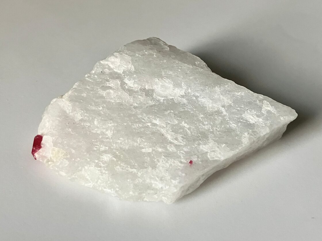 ミャンマー産 レッドスピネル 母岩付き原石 ① | Pay ID