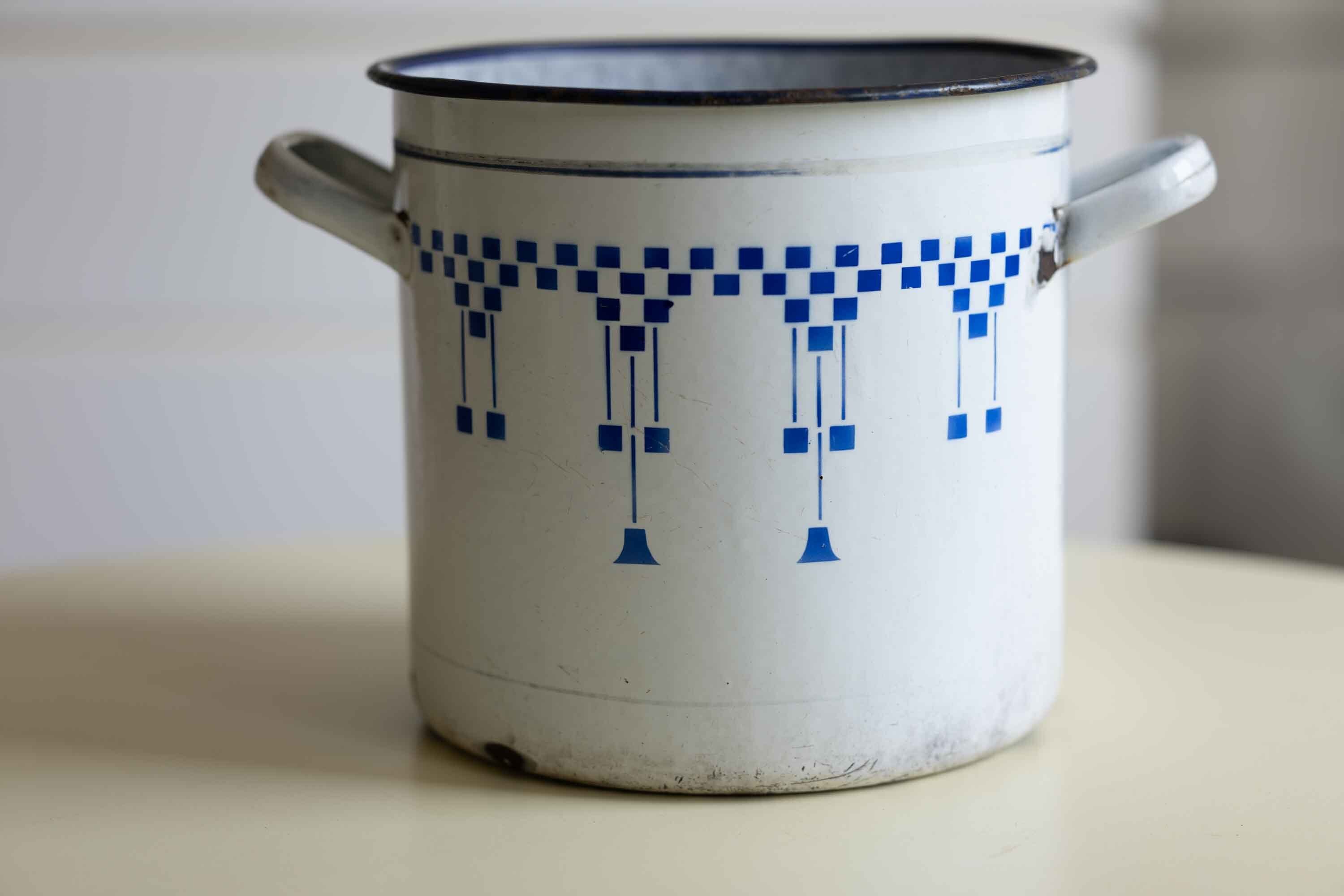 英国アンティーク ブレッド缶 筒型のブレッド缶。 No.35 底のダメージ大 フタなし