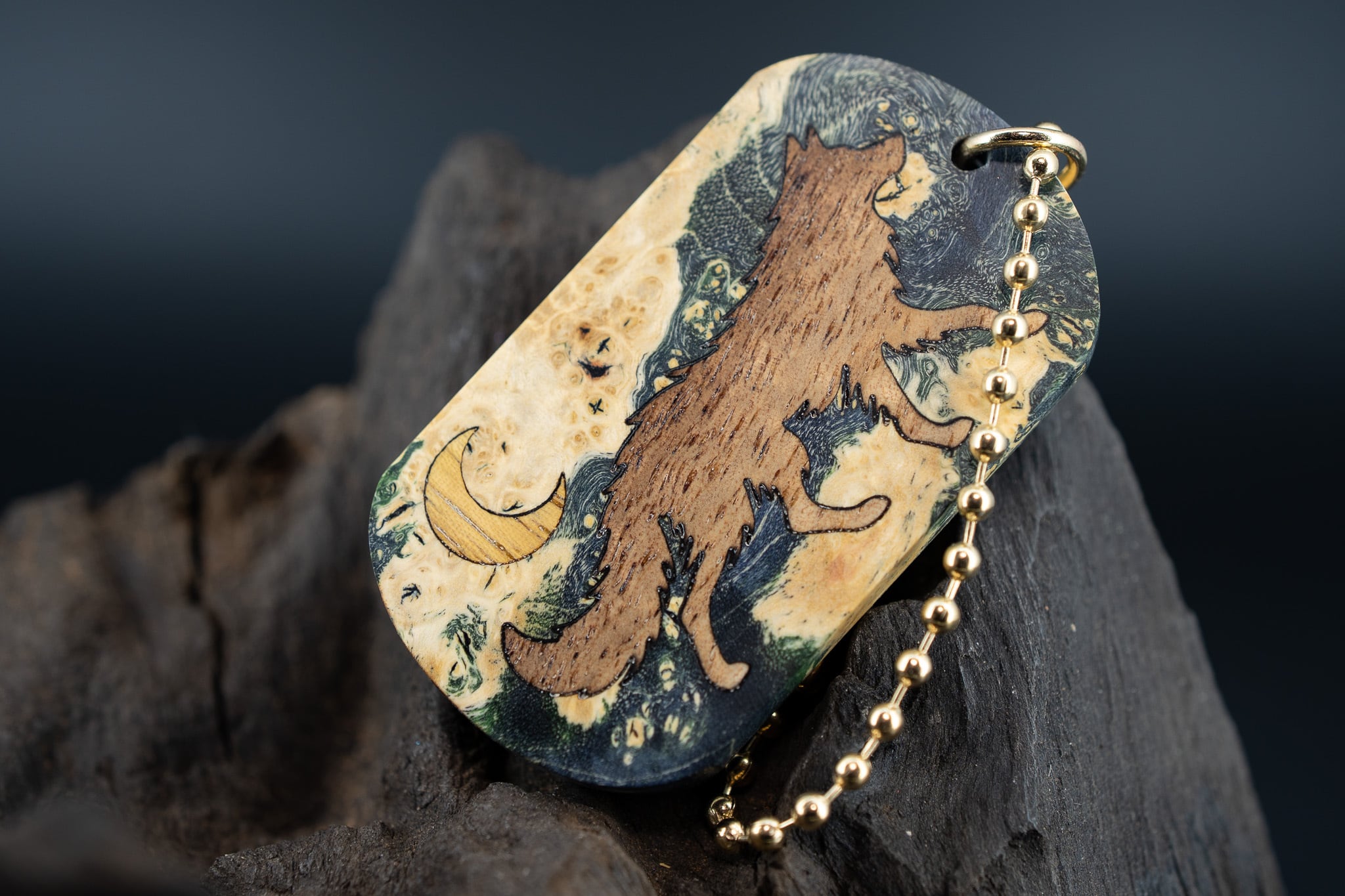 【カナダの象徴】ハードメープル瘤杢 スタビライズウッド ドッグタグ 象嵌 闊歩