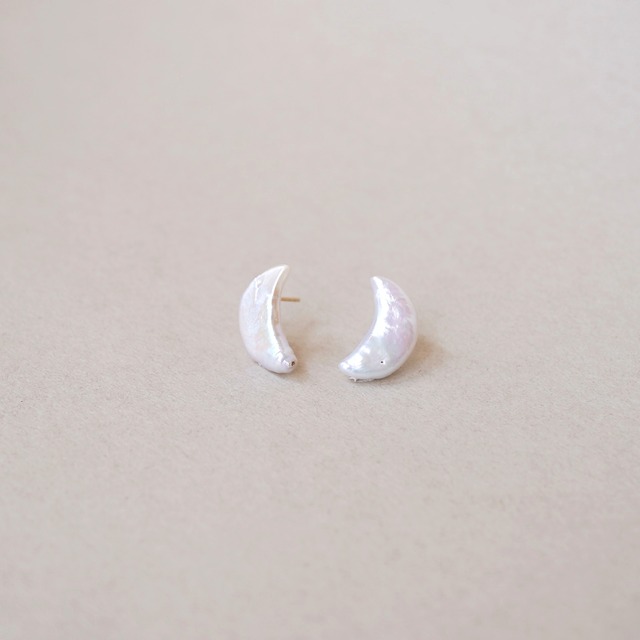 数量限定 月のパールピアス