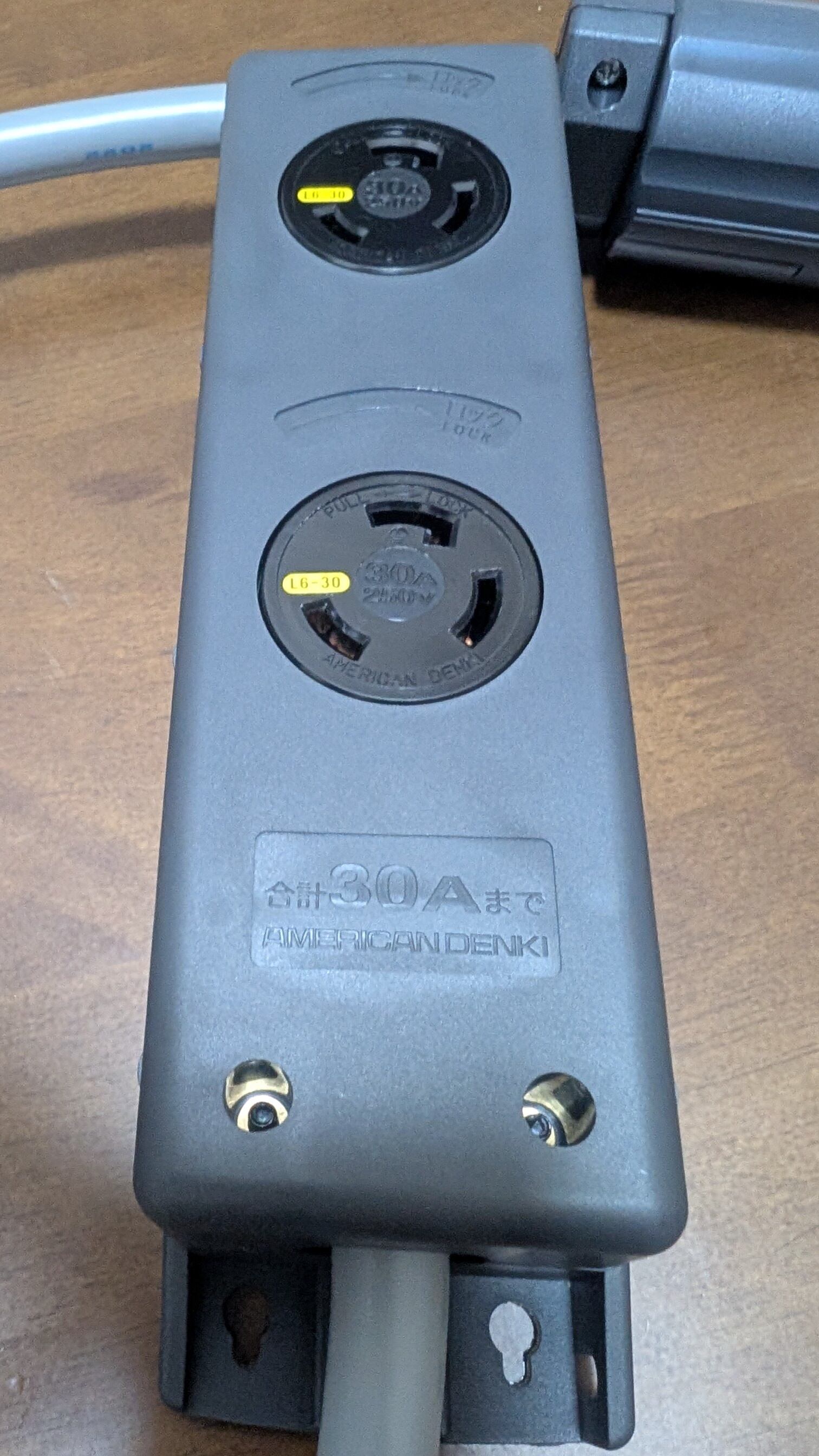 単相200vインバーター発電機用変換タップ30A×1本、C19充電器用変換