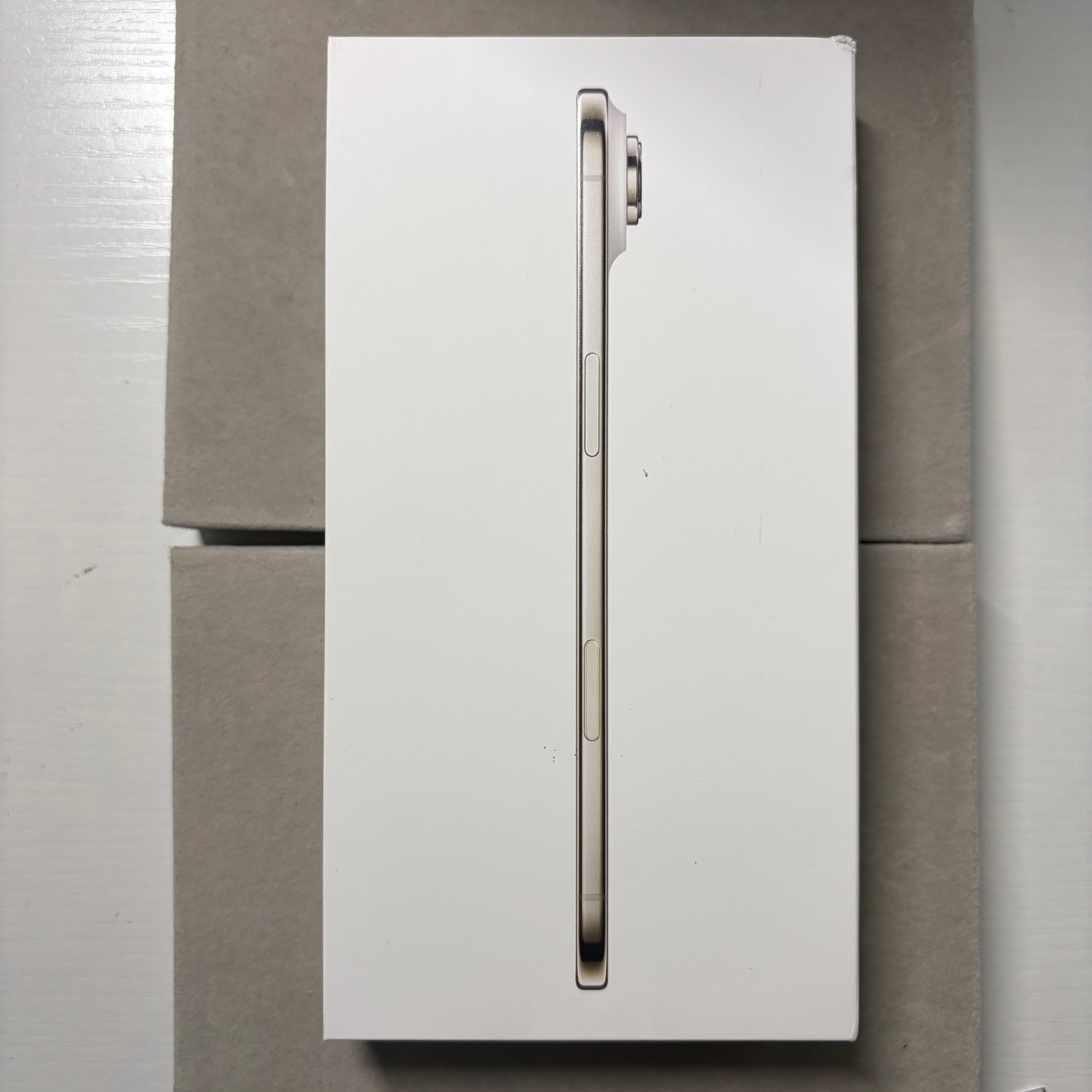 未開封（訳アリ）】iPhone Air/ライトゴールド/256GB | UNJEU