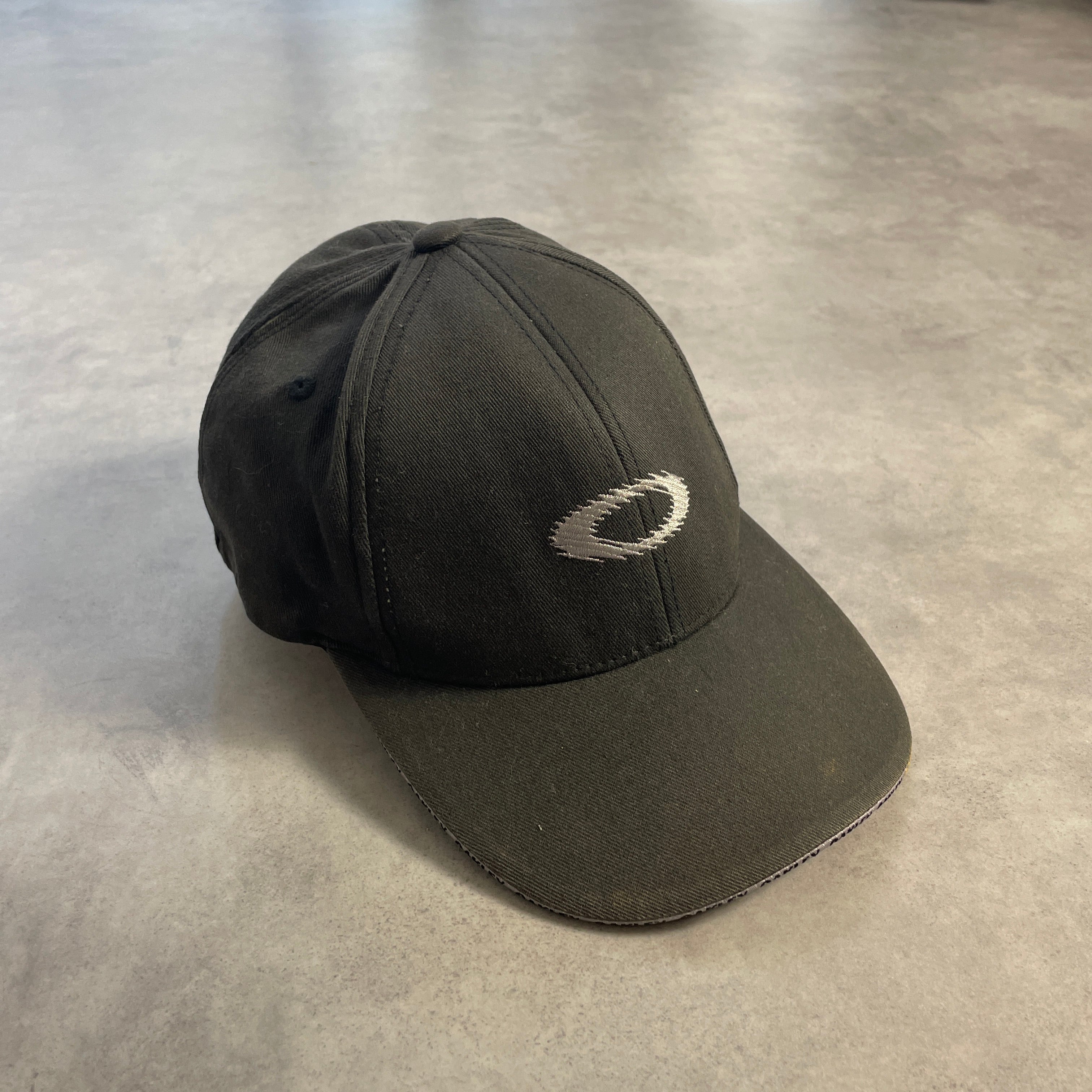 90s 00s archive OAKLEY オークリー ギザロゴ キャップ 黒 | SALONE. 90s 00s archive OAKLEY オークリー ギザロゴ キャップ 黒 | SALONE.