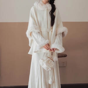 【2点セット】ポンポンリボンファートリムケープ+刺繍ポイントファーワンピ ・72928 【2点セット】ポンポンリボンファートリムケープ+刺繍ポイントファーワンピ ・72928